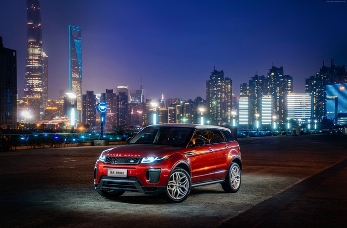 Red Range Rover Evoque at night in a city
