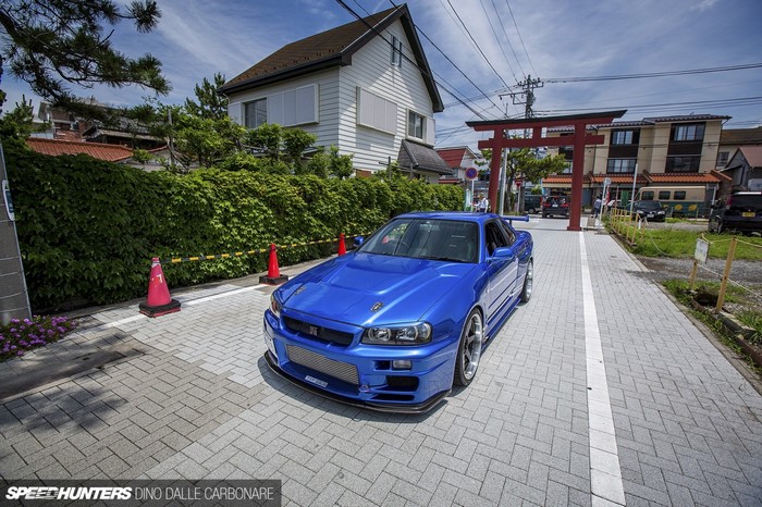 Blue Nissan Skyline R34 GT-R in Japan