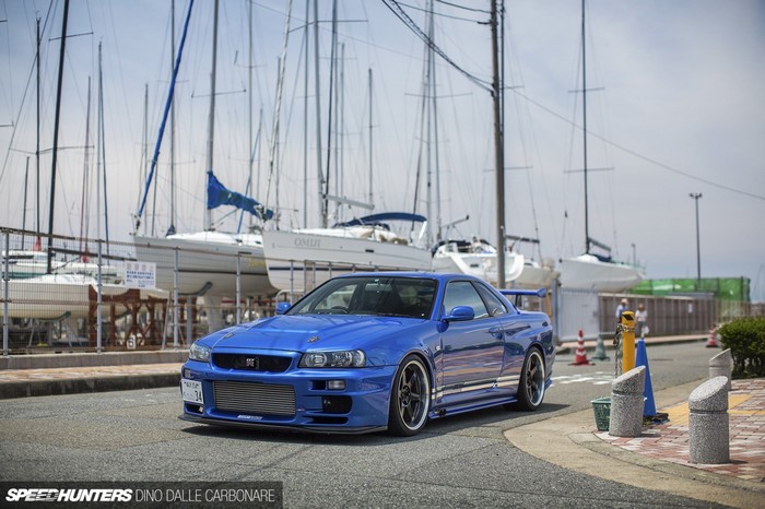 Blue Nissan Skyline R34 GT-R at a Marina