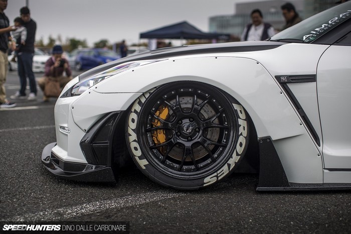 White Nissan GT-R R35 with custom widebody kit