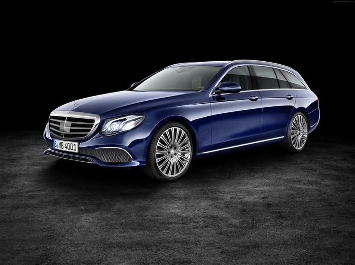 Blue Mercedes-Benz E 200 d Exclusive Line Estate car