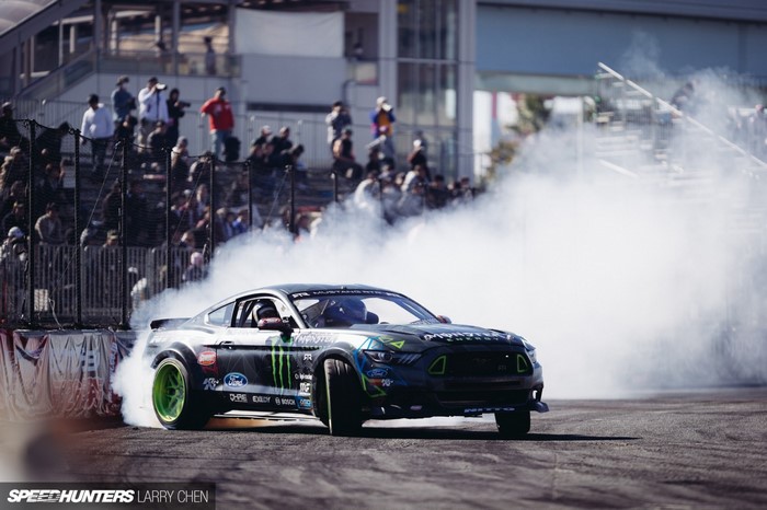 Ford Mustang RTR Drifting with Smoke