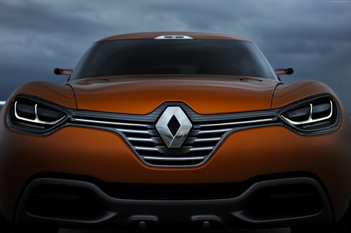 Orange Renault Captur crossover front view