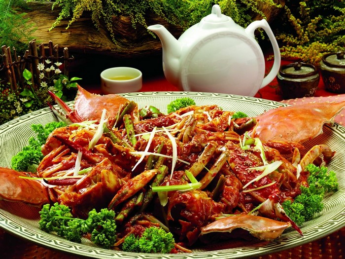 Spicy Stir-Fried Crab with Vegetables and Tea
