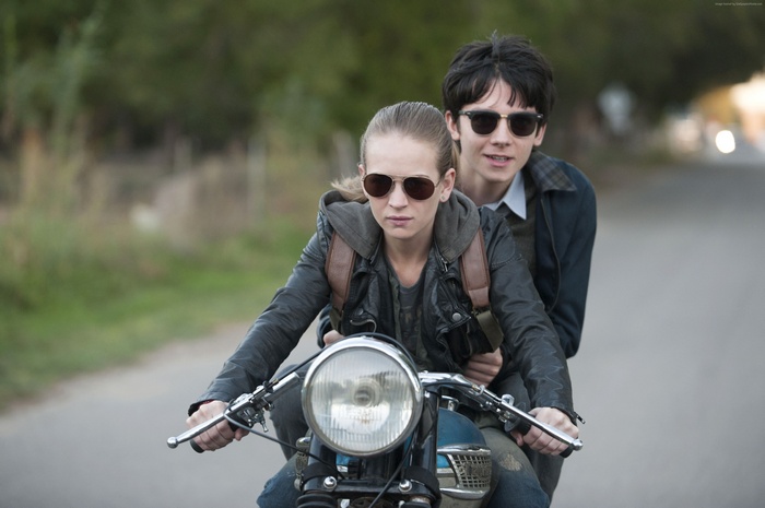 Asa Butterfield and Britt Robertson in The Space Between Us
