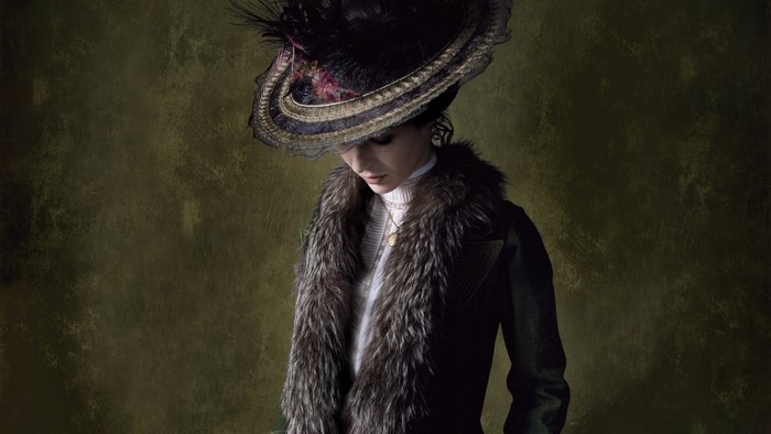 Woman in vintage hat and fur coat