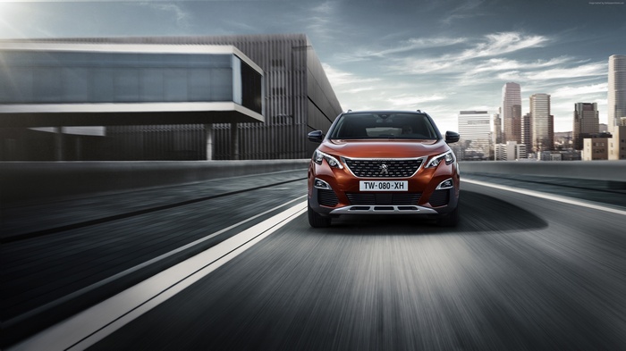 Peugeot 3008 Crossover driving in city