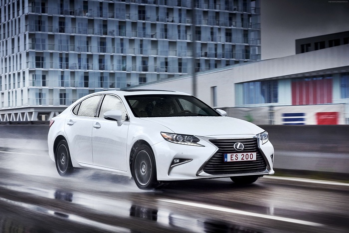 White Lexus ES 200 driving on wet road