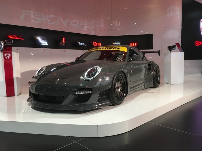 Porsche 911 Spyder with Toyo Tires branding