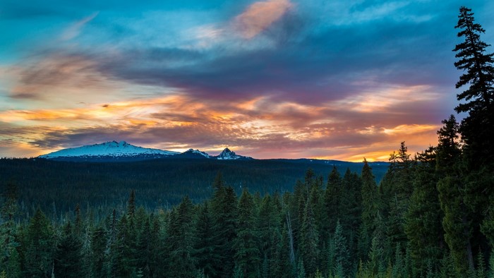Sunset over mountains and forest in Oregon