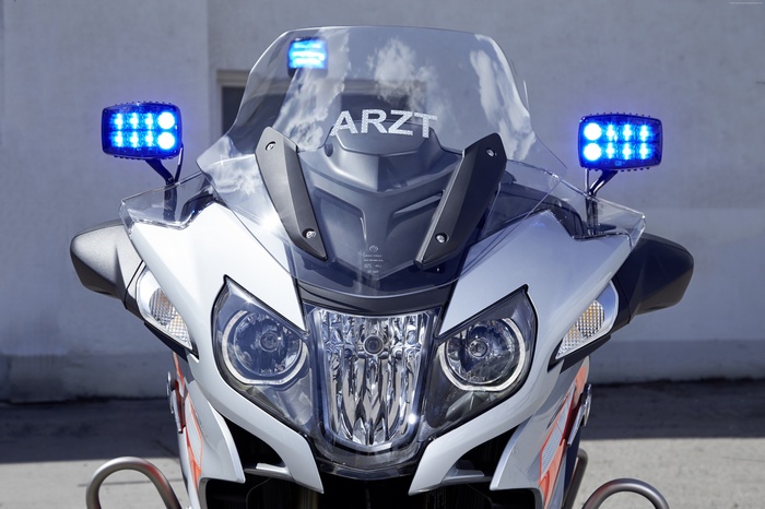 BMW R1200RT Motorcycle with ARZT windshield