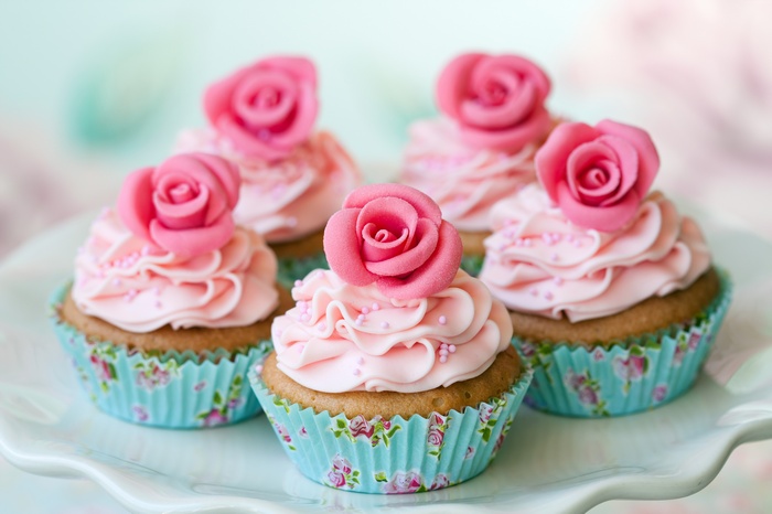 Pink cupcakes with roses and sprinkles