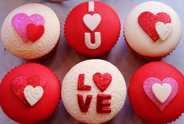 Valentines Day cupcakes with hearts and text