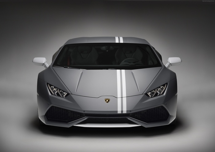 Lamborghini Huracán LP 610-4 Avio with racing stripes