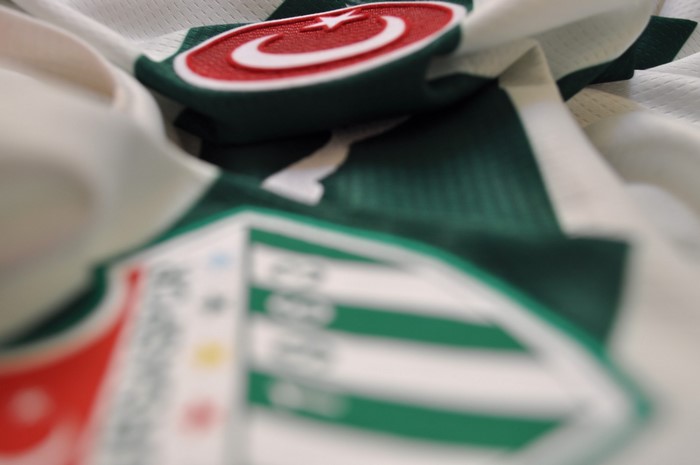 Bursaspor jersey with Turkish flag emblem