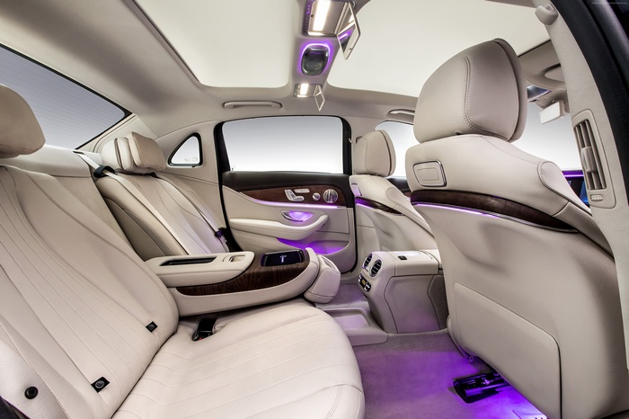 Mercedes-Benz E 320 L Exclusive Line interior