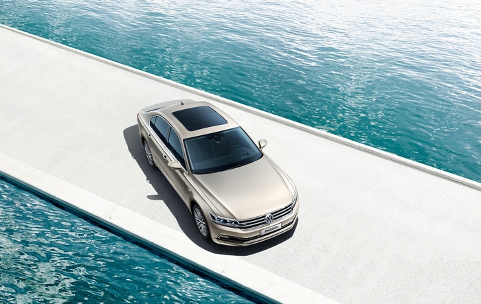Volkswagen Phideon sedan on a waterfront promenade