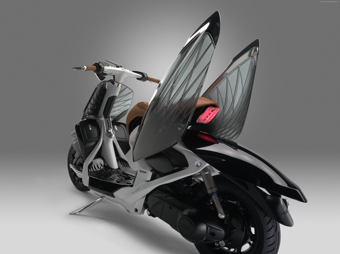Yamaha 04GEN scooter with wings