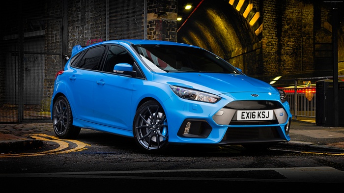 Blue Ford Focus RS parked on a street