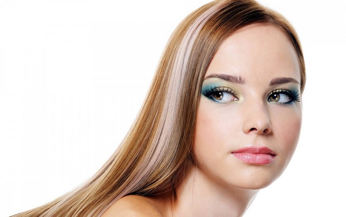 Woman with blonde and brown hair and makeup