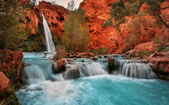 Havasu Falls waterfall in Arizona with red rocks and blue water