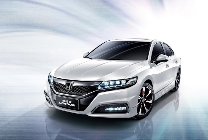 White Honda Spirior Si sedan