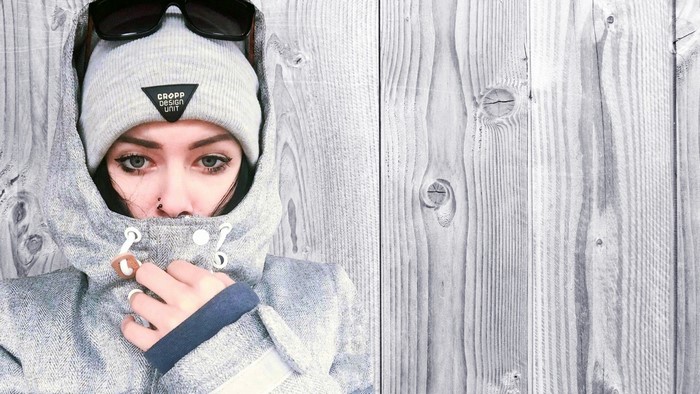 Woman wearing a grey hoodie and beanie