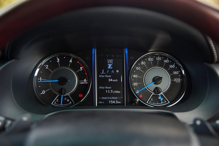 Toyota Fortuner instrument cluster