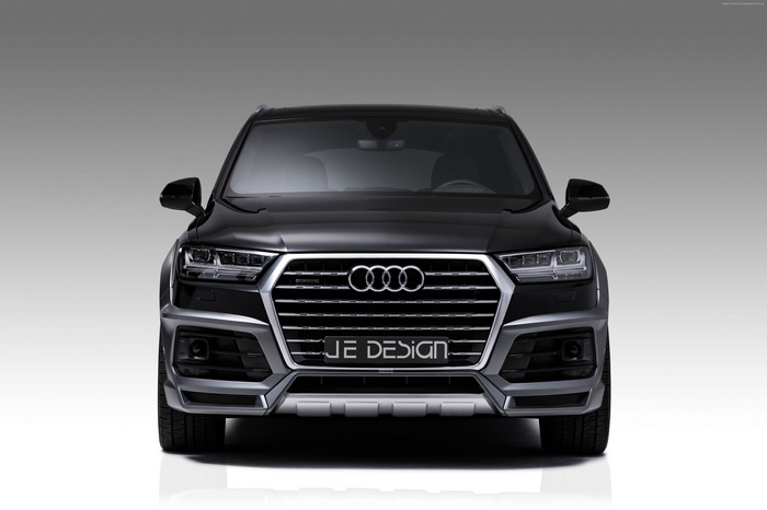 Black Audi Q7 JE Design S-Line
