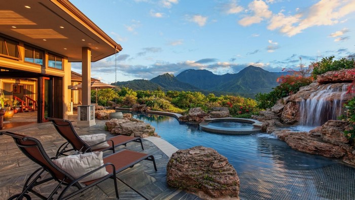 Luxury Villa with Infinity Pool and Waterfall in Kauai, Hawaii