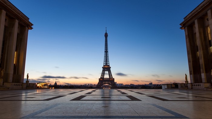Eiffel Tower at dusk with Trocadéro Palace
