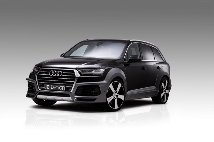 Black Audi Q7 JE Design S-Line