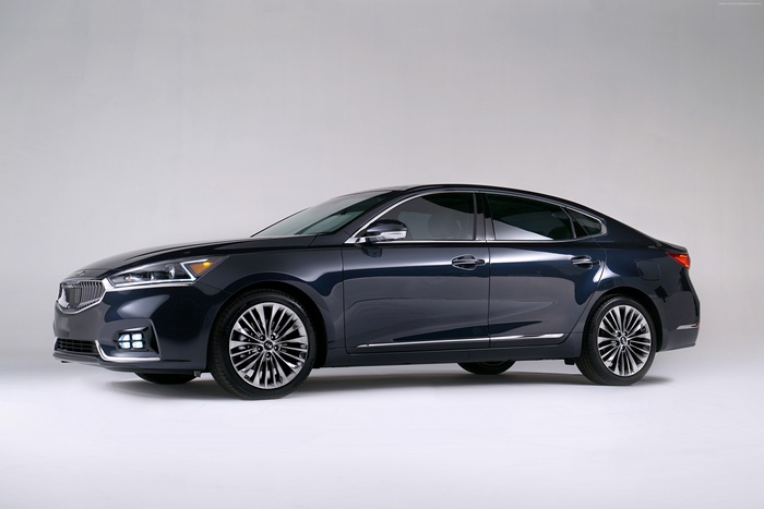 Dark Blue Kia Cadenza Sedan