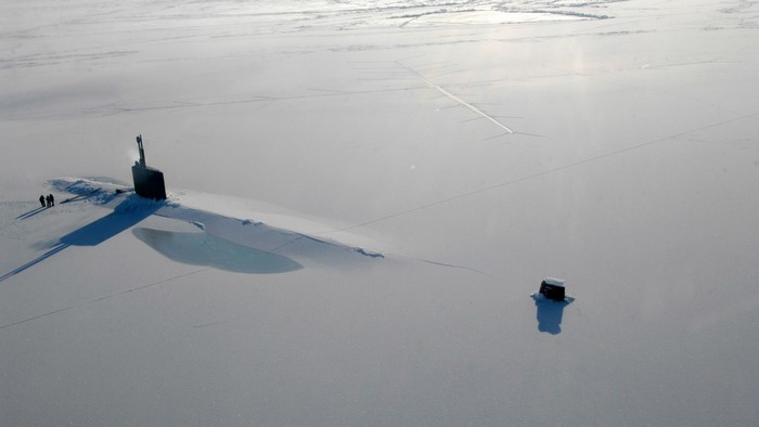 Submarine surfaced in Arctic ice with personnel
