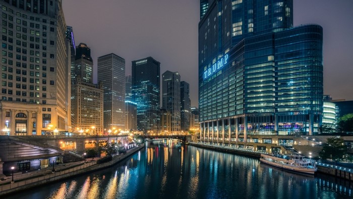 Trump International Hotel and Tower Chicago at Night