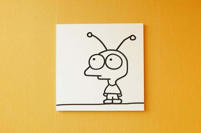 Minimalist drawing of a cartoon alien