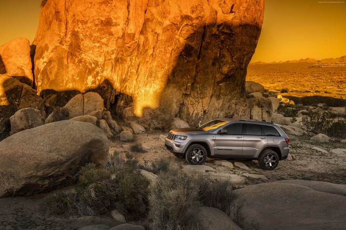 Silver Jeep Grand Cherokee Trailhawk in desert landscape