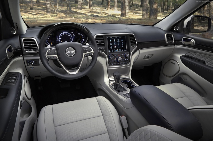 Jeep Grand Cherokee Summit Interior
