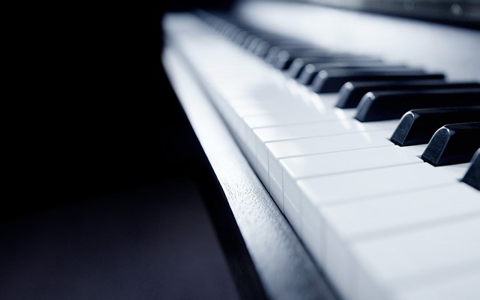 Close up of a piano keyboard