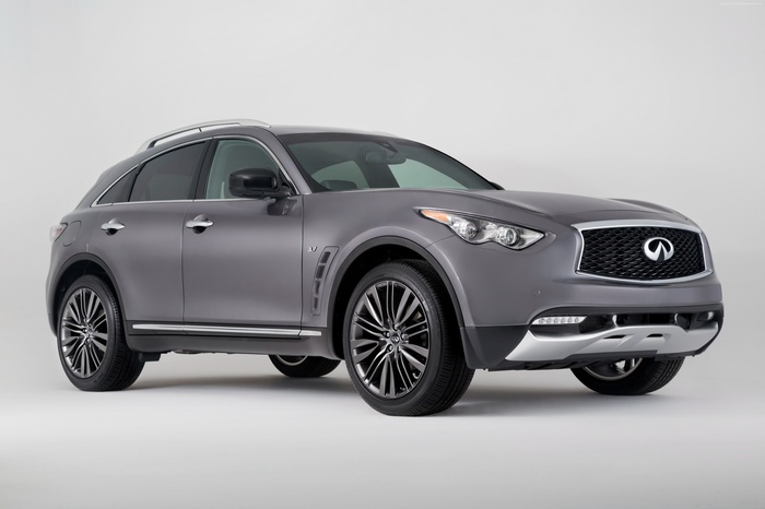 Grey Infiniti QX70 Crossover at NYIAS 2016