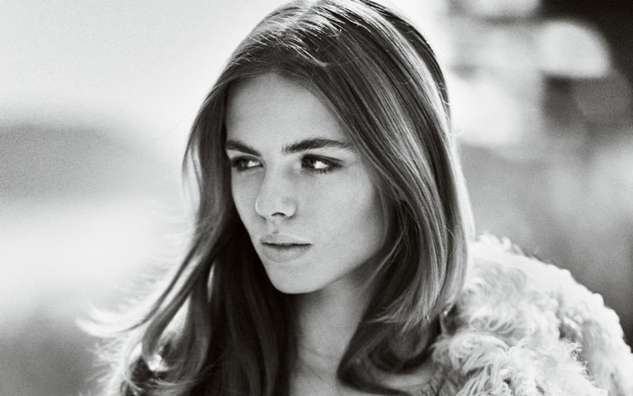 Rosie Tapner portrait with brown hair