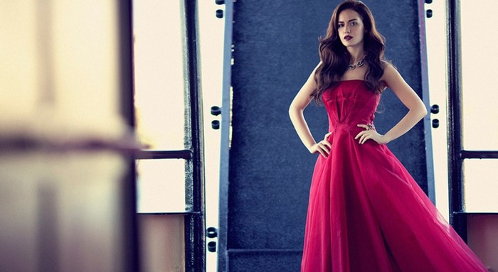 Fahriye Evcen in a red gown