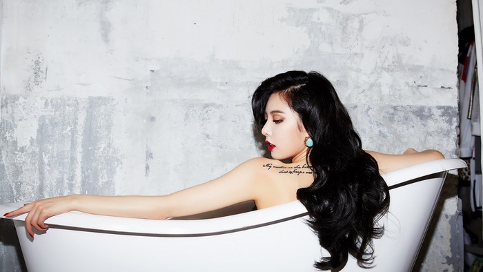 Hyuna in a bathtub with tattoos