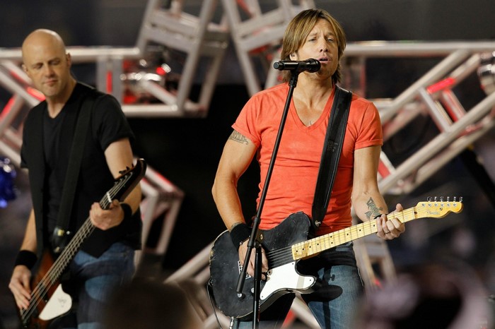 Keith Urban performing with a bassist on stage