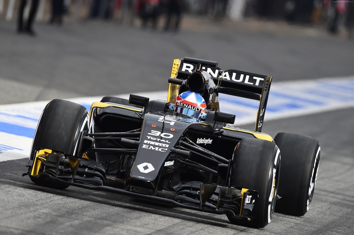 Renault R.S.16 Formula 1 car testing in Barcelona