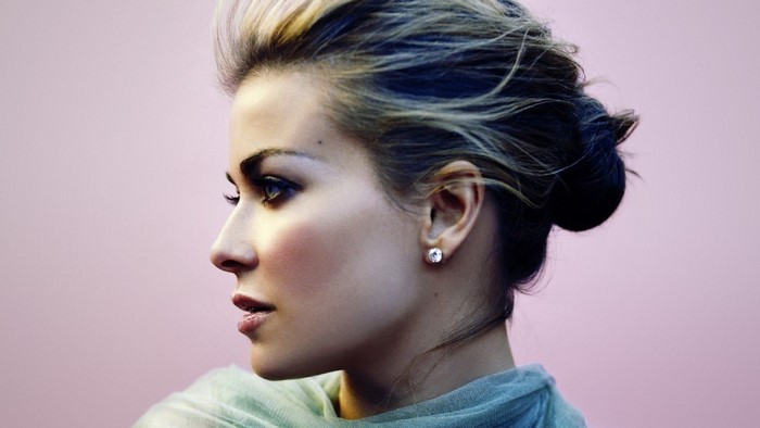 Carmen Electra portrait photography close up