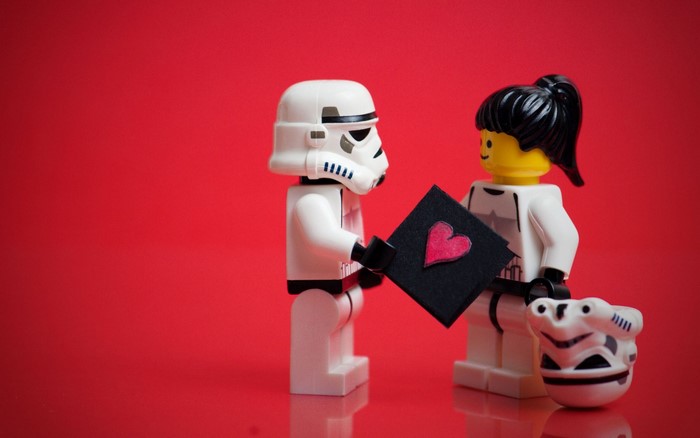 Stormtrooper and female minifigure with heart card