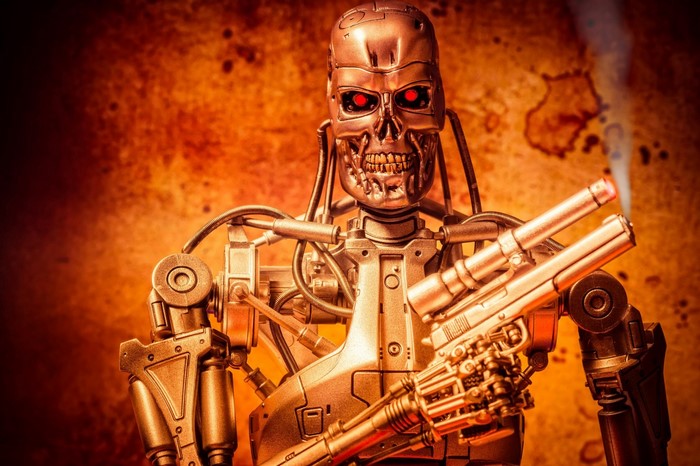 Terminator Endoskeleton holding guns