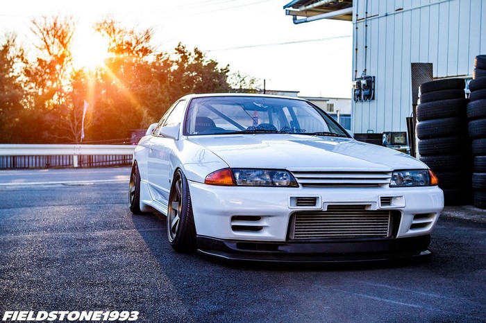 White Nissan Skyline R32 GT-R with aftermarket parts