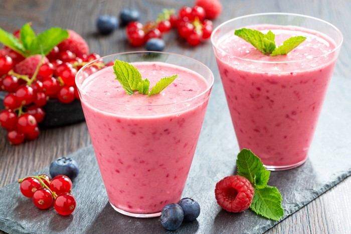 Berry smoothie with mint and fresh berries